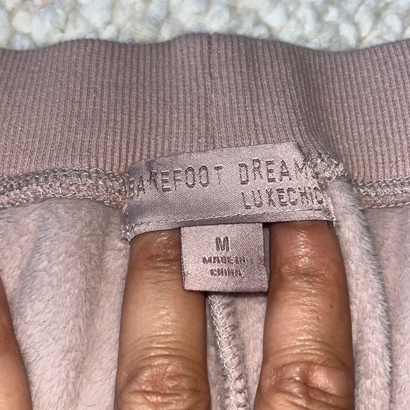 Barefoot Dreams Luxechic Knit Plush Velvet Jogger Faded Rose Medium - Picture 8 of 9